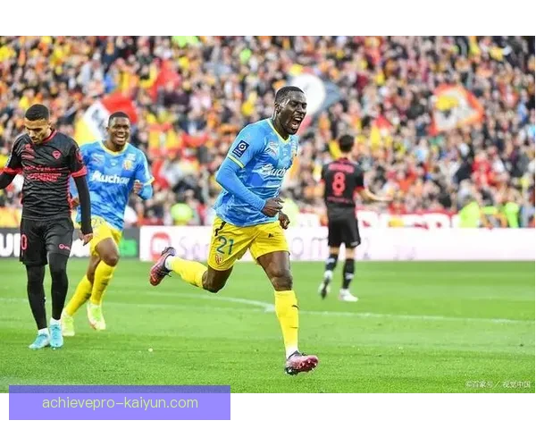 伊萨克禁区跑动状态回暖，表现值得关注