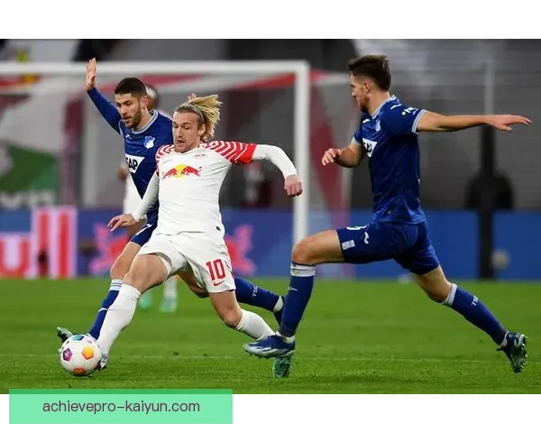 门兴主帅战术风格解析：注重控球与高位逼抢转换